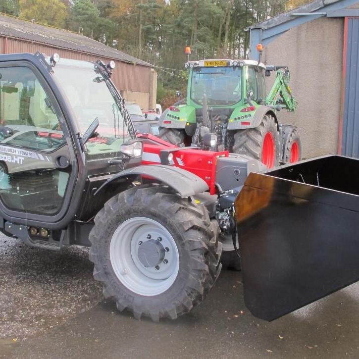 7' 6 Grain Bucket c/w Manitou fittings